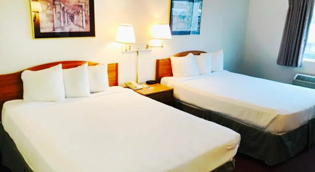 Четырёхместный номер Standard Peppermill Empress Inn