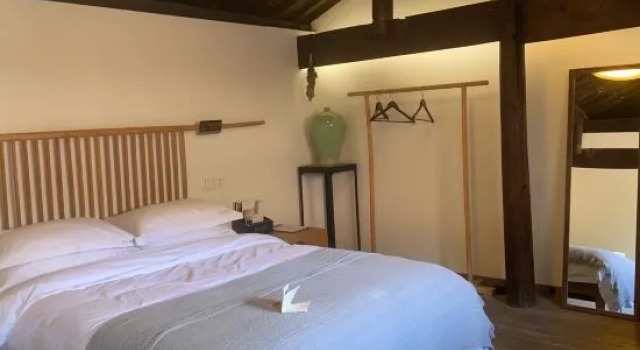 Кровать в общем номере Accompanying Santingyu Homestay