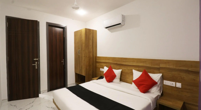Capital O 47534 Gazelle Inn, Забронировать Отель Гургаон 