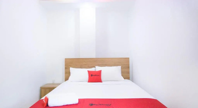 Двухместный номер Standard RedDoorz @ RS Adam Malik Medan