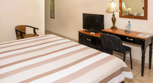 Hotel Tropico Inn, Забронировать Отель Отели Сан-Мигель 3 звезды, 3*