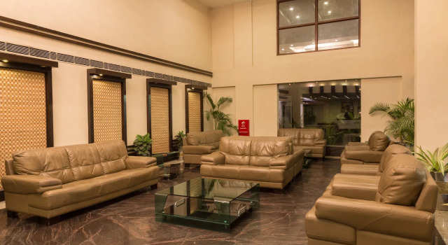 Hotel Softel Plaza, Varaa Hotelli Mājra Uttarakhand