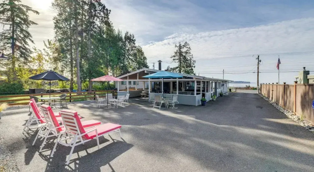 Коттедж Bayfront Retreat w/ Private Beach in Birch Bay