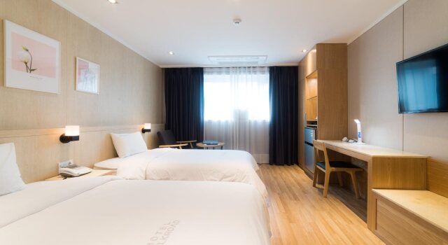 Reborn Suwon Silkroad Hotel, Забронировать Отель Сувон Кёнгидо, рядом с Крепость Хвасон