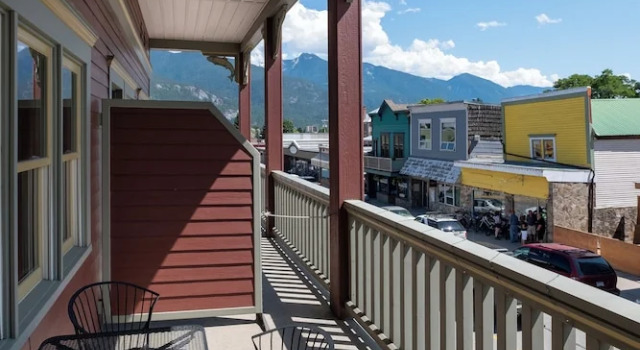 Двухместный номер Standard с балконом и с видом на горы Kaslo Hotel