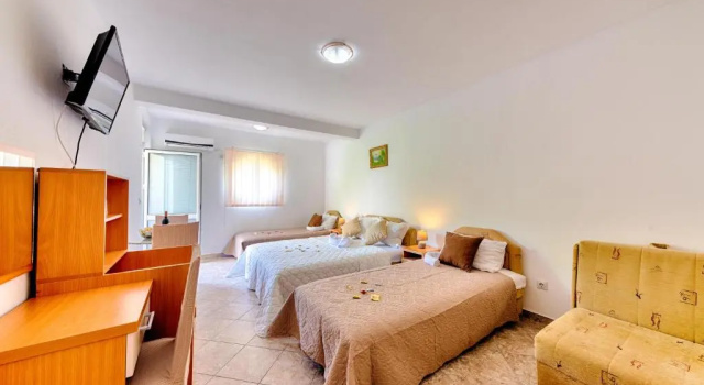 Четырёхместный номер Standard HOTEL DANA