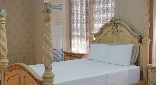 Апартаменты Luxury Pelicanstay at Square One Mall
