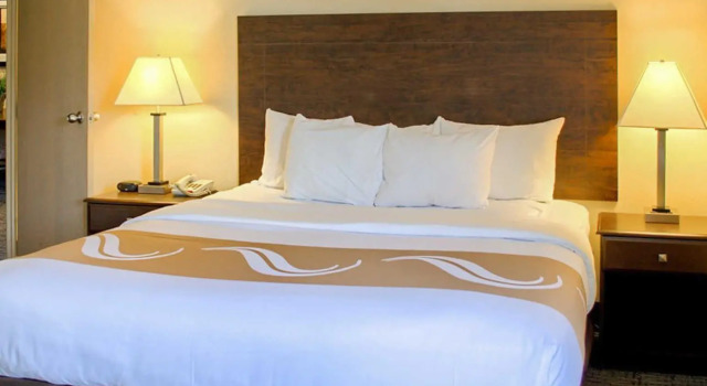 Standard Zimmer Quality Inn & Suites at Airport Blvd I-65