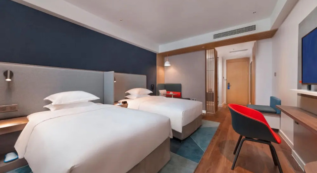 Четырёхместный номер Standard с балконом и с видом на горы Holiday Inn Express E'Mei Qiliping by IHG