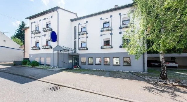 Hotel Sirrah, Reserva ahora Hotel Hoteles en Stuttgart con aparcamiento, Aparcamiento
