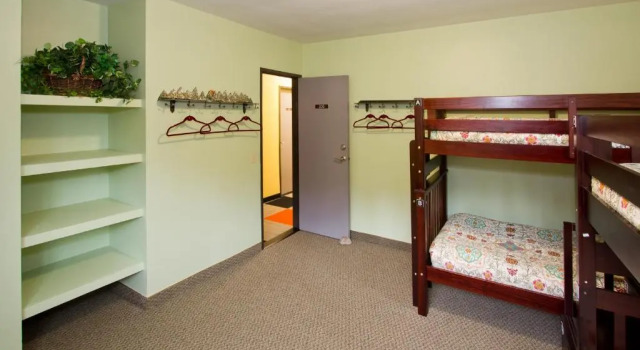 Кровать в общем номере (мужской номер) Moderne Hostel