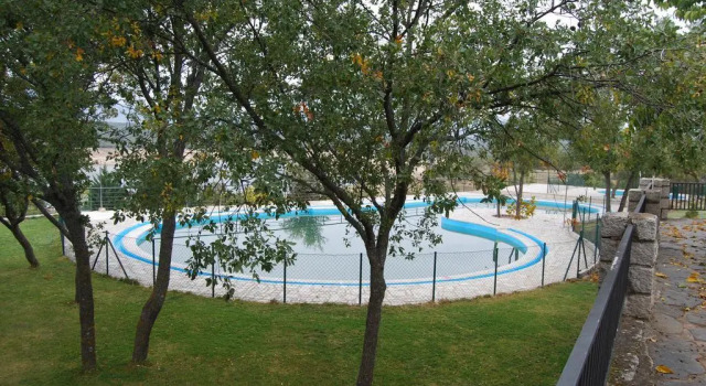 Camping de Cervera de Buitrago, Varaa Leirintäalue Hotellit Madridin maakunta pysäköinnillä, Pysäköinti