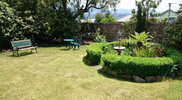 Hamlyn House Bed and Breakfast, Book Hotel New Town Tasmania