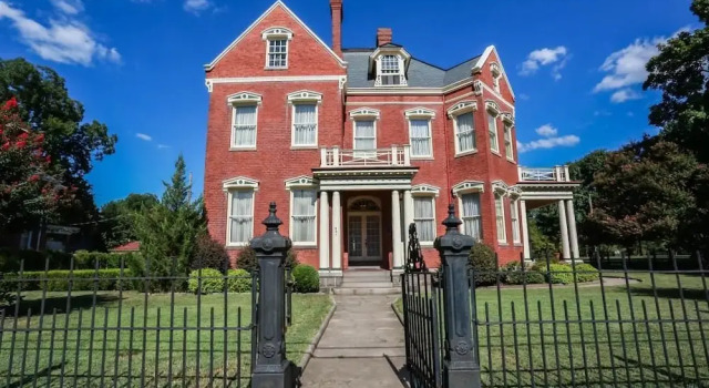 Wright Mansion - An Impressive Victorian Estate, Забронировать Дом для отпуска Питерсберг Виргиния, рядом с Фермерский банк
