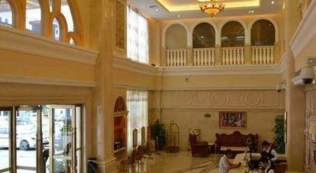 Vienna Hotel Shenzhen Longhua (Wanzhong City Branch), Rezerwuj Hotel Hotele w Shenzhen z parkingiem, Parking