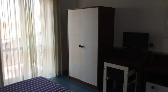 Hotel Mediterraneo, Book Hotel  