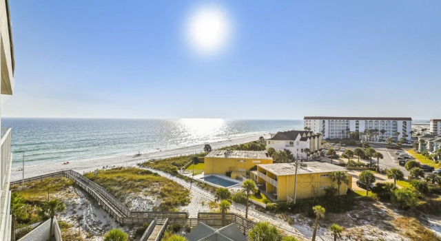 Номер Standard Seacrest 702 is a Gulfview 2 BR on Okaloosa Island by RedAwning