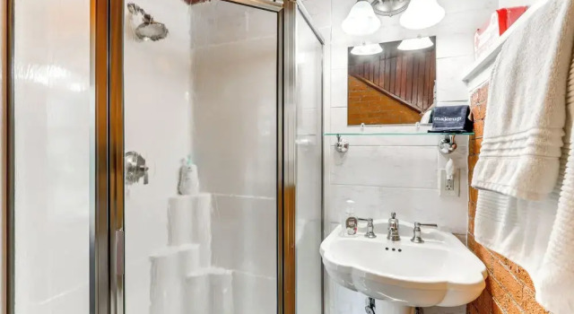 Апартаменты Downtown Essex Apartment - Steps to River!