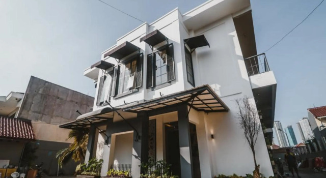 RedDoorz Plus near Mall Slipi Jaya