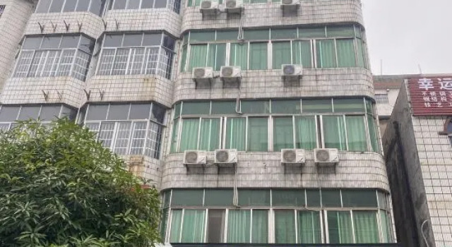 Qinzhou Qinyi Hotel
