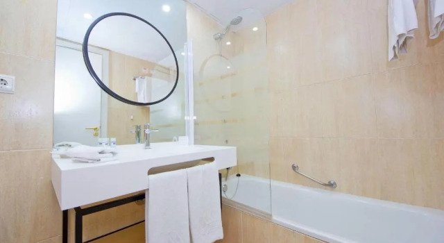 Трёхместный номер Standard Aparthotel Atenea Valles