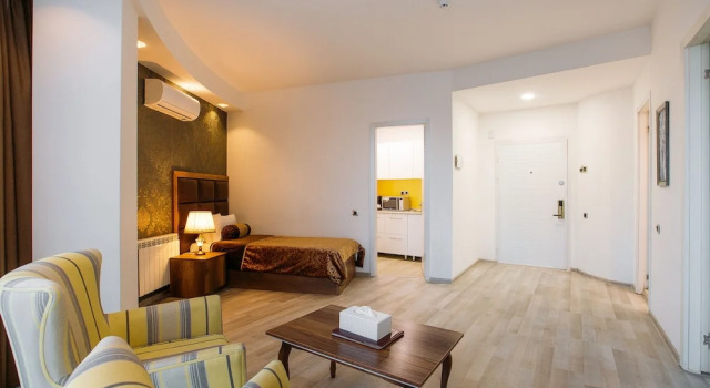 Семейный люкс с 2 комнатами Green Queen Hotel