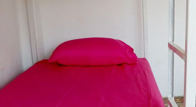 Hostel La Colonia, Забронировать Хостел Отели Картахены с парковкой, рядом с Bolivar Park, Парковка