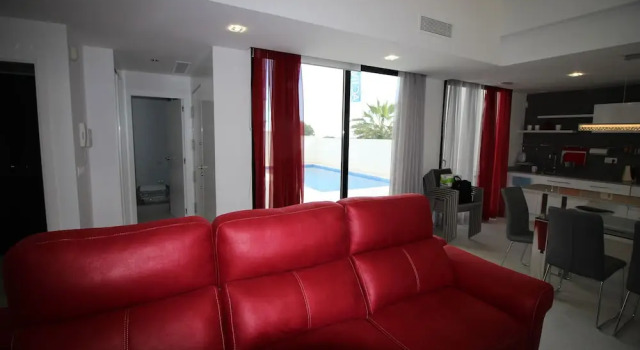 Villa con piscina Activa28
