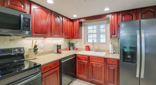 Gatlinburg Condo ~ 2 Mi to Smoky Mountains!