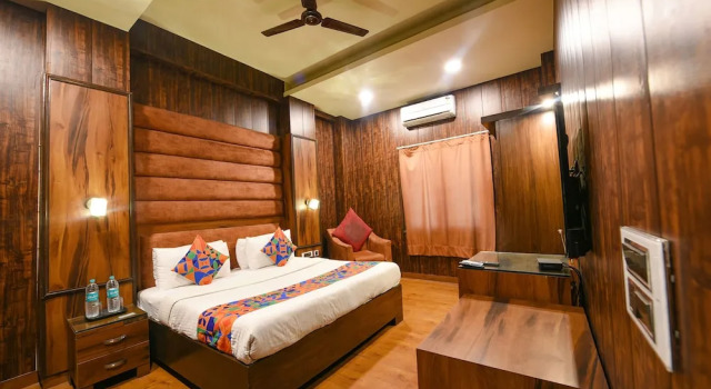 Номер Premium Fabhotel Bharat Continental