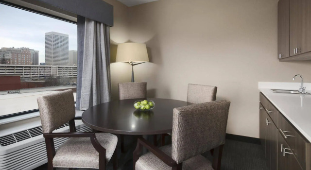 Holiday Inn Express & Suites Oklahoma City Downtown - Bricktown by IHG, Забронировать Отель Оклахома-Сити Оклахома, рядом с International Gymnastics Hall of Fame