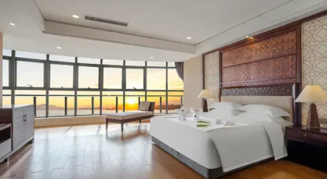 Семейный люкс с видом на море Country Garden Silver Beach Hotel
