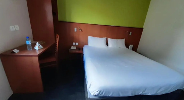 Номер Standard Brit Hotel Confort Rouen Centre