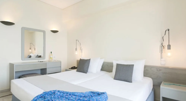 Двухместный номер Standard с балконом и с видом на горы Samaina Port Hotel