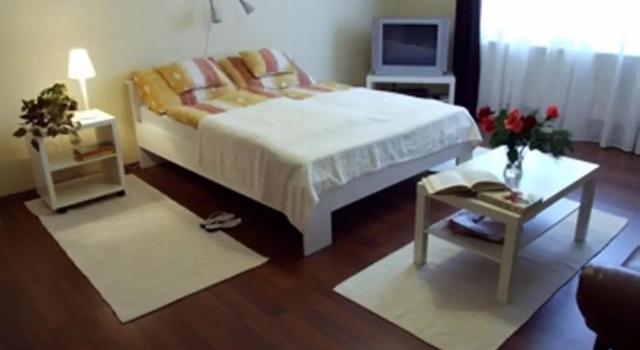 Ilona Apartmanhaz, Rezervovat Hotel Komárom 