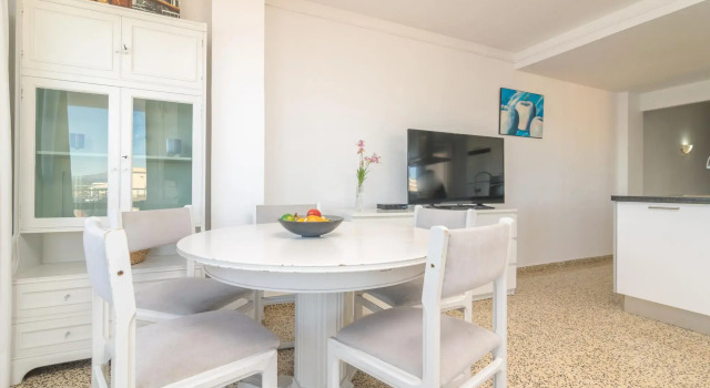 RAN DE MAR (CAN PICAFORT) - ADULTS ONLY - Fabulous seafront apartment with wonderful beach views. Free WiFi., Book Apartment Santa Margalida Majorca