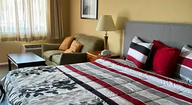 Studio Ambassador Inn
