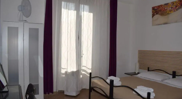 Rose Santamaria Residence, Забронировать Отель Рионе Монти Рим, рядом с Посольство США в Риме