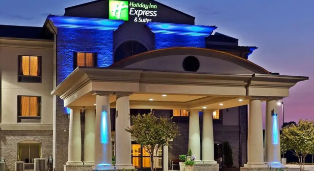 Одноместный люкс Executive Holiday Inn Express Hotel & Suites Opelika Auburn by IHG