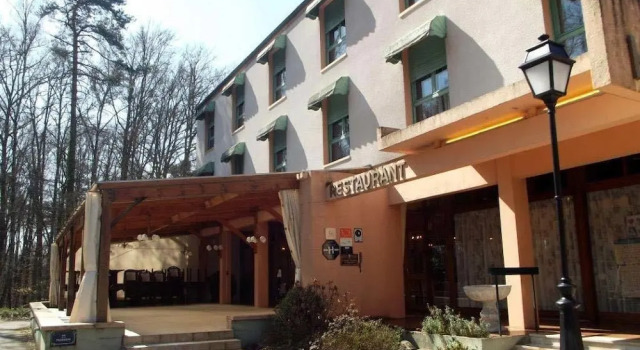 A La Residence, Prenota Hotel Hotel a Aquitania con parcheggio, Parcheggio