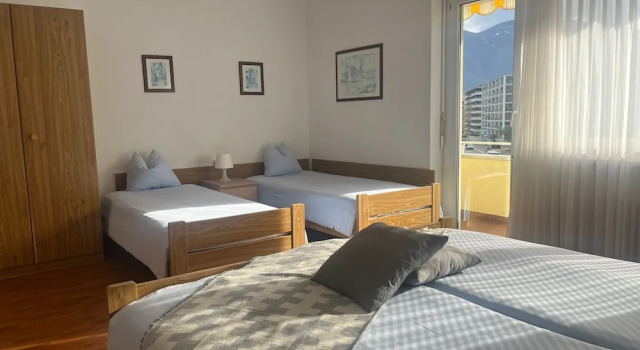 Четырёхместный номер Standard с балконом Hotel Rondinella Locarno