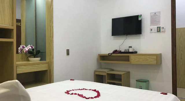 Winston Hotel, Забронировать Отель Отели Куан-Бинь-Тхань с завтраком, Завтраки