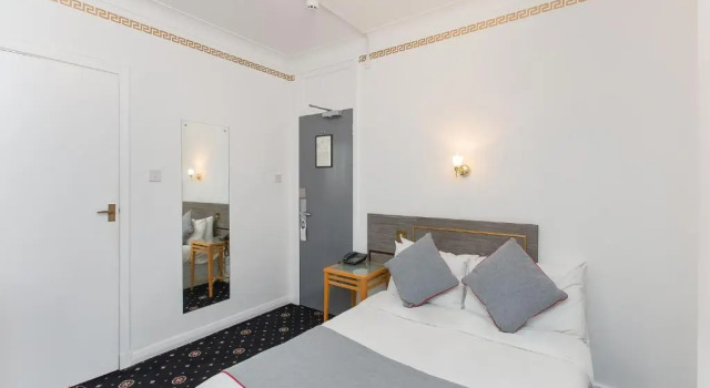 Двухместный номер Standard OYO Stade Court Hotel