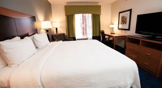 Номер Standard Fairfield Inn & Suites by Marriott Kearney
