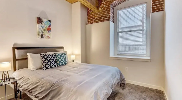 Frontdesk 1133 N 4th St Apts Norther Liberties Philadelphia, Забронировать Апартаменты/квартира Филадельфия Philadelphia Metropolitan Area, рядом с Charles Blockson Afro-American Collection