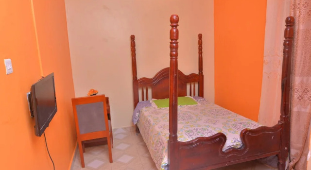 3 Bed House - Sleeps 8, Wifi, Parking, Pets