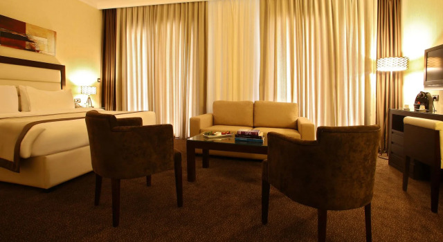 Lancaster Raouche Hotel, Prenota Hotel Hotel a Greater Beirut con parcheggio, Parcheggio