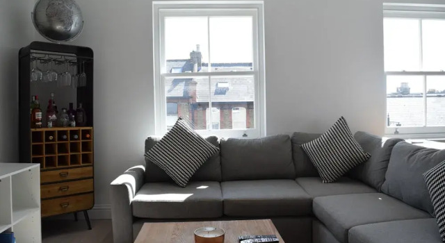 Bright 2 Bedroom With Balcony in Wandsworth, Забронировать Отель Отели Англии 3 звезды, 3*