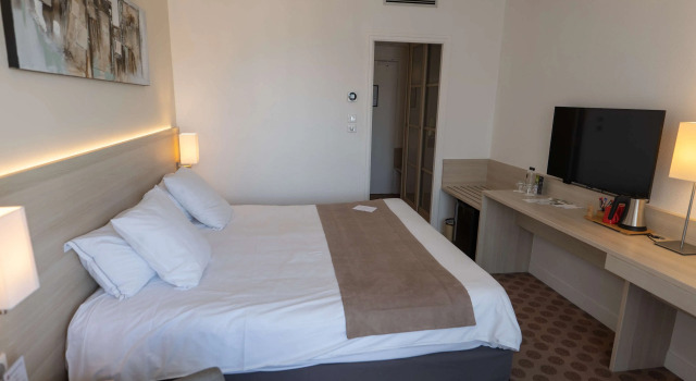 Двухместный номер Comfort с балконом Best Western Plus Le Roof Vannes Bord de Mer