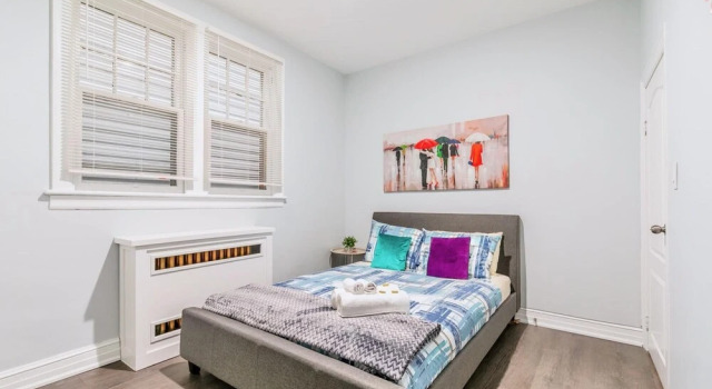 Bright and Modern 2BR Apartment With Netflix, Varaa Huoneisto Hamilton 